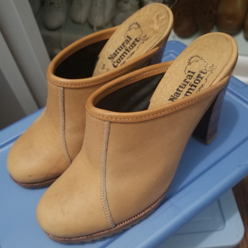 Tan leather clog